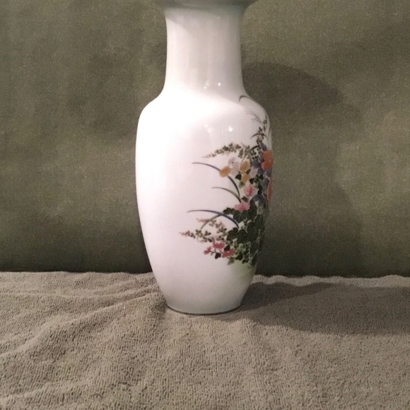 Toyo Botan Accents Vintage Toyo Botan Japan White Vase With